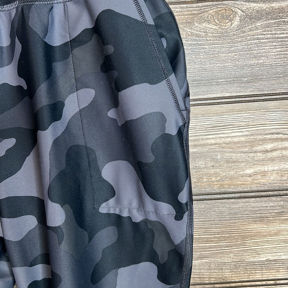 Women’s Old Navy Active Joggers - Picture 4 of 8